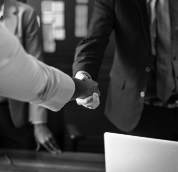 deal, handshake - photo by rawpixel on unsplash