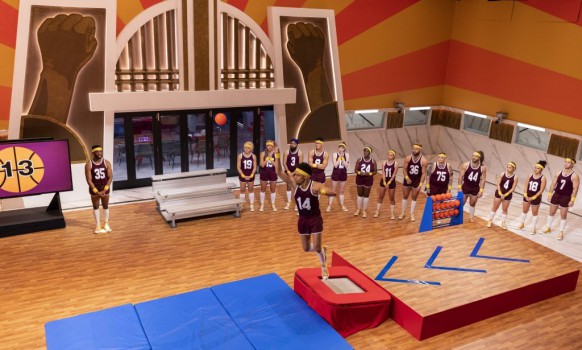 jamar-takes-his-shot-at-the-first-hoh-competition-1024x615